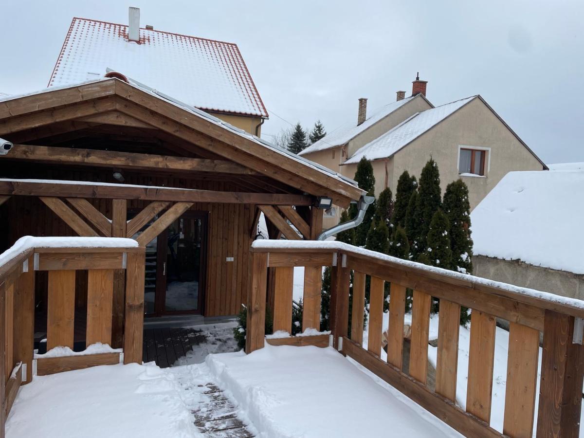 Oeskarszt Apartman Urkut 外观 照片