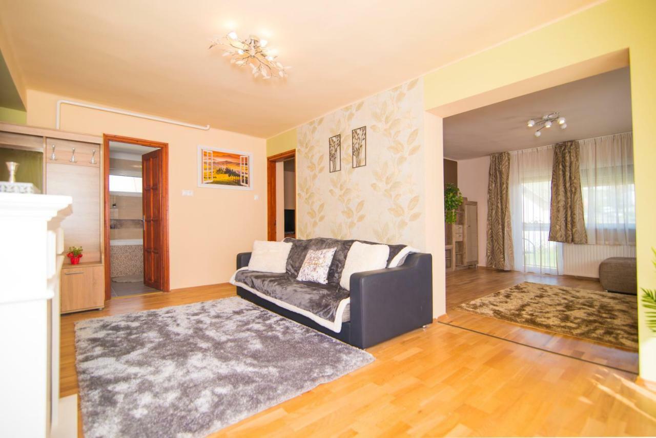 Oeskarszt Apartman Urkut 外观 照片