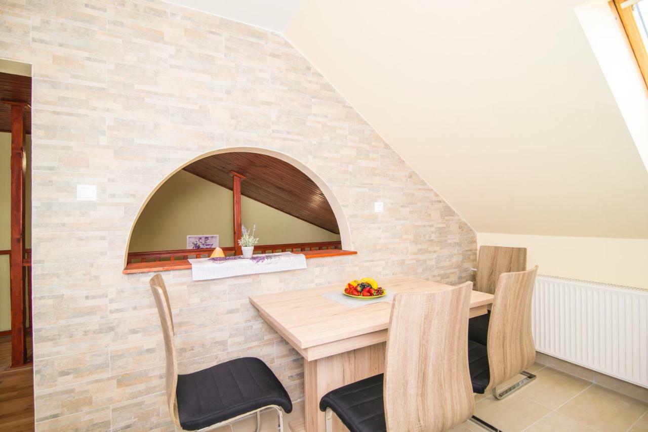 Oeskarszt Apartman Urkut 外观 照片