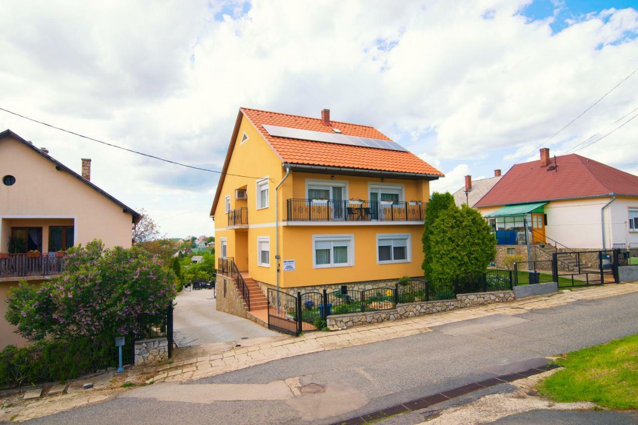 Oeskarszt Apartman Urkut 外观 照片