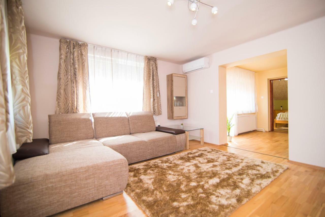 Oeskarszt Apartman Urkut 外观 照片